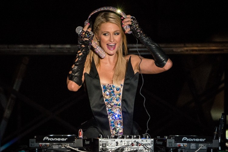 Paris Hilton se rozhodla stát slavnou DJkou